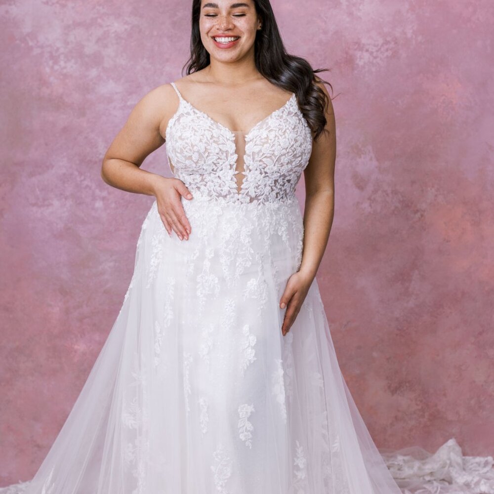 1137 Wedding Dress by Martina Liana - Street Size 12 - Boutique Sample